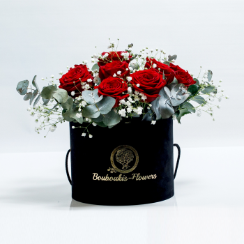 Βελούδινη καπελιέρα με ευκάλυπτο και κόκκινα τριαντάφυλλα